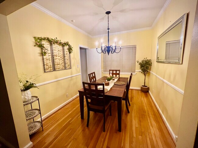 Building Photo - 430 Lindbergh Dr NE