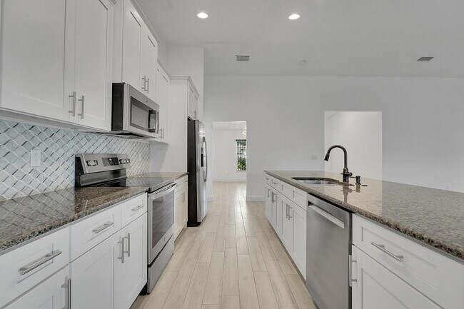 Building Photo - 226 SW Starfish Ave