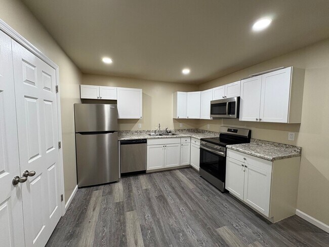 Building Photo - 308 S Third Street-Apartment 1