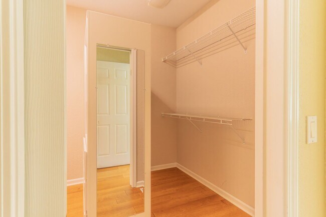 Building Photo - 10 Lindura Ln