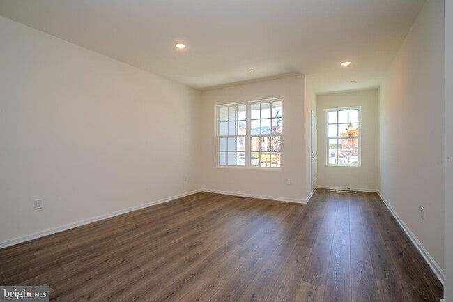 Building Photo - 3403 Jordan Dr