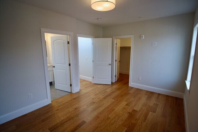 Building Photo - 270 Athens St