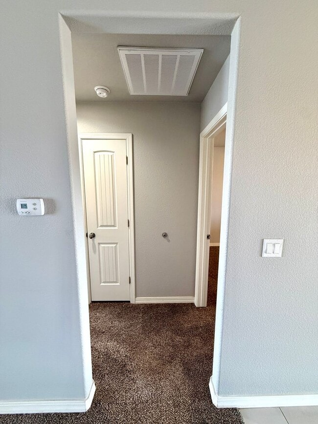 Building Photo - Stylish 3BR Home in Cerbat Vistas | Split Floor Plan, Covered Patio & 2-Car Garage!