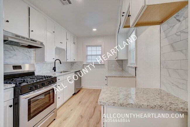 Building Photo - 208 W Kittyhawk Dr