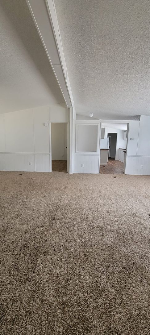 Building Photo - Ready to Move in