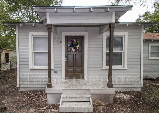 Primary Photo - 932 Poinsettia St