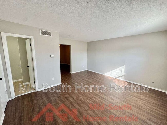 Building Photo - 1742 E Holmes Rd