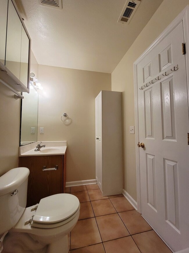 Building Photo - 3 bedroom town home available for rent right away, renting for $1800, includes privacy fenced yar...