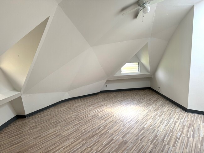 Building Photo - 14-3431-3431 Forest Rd