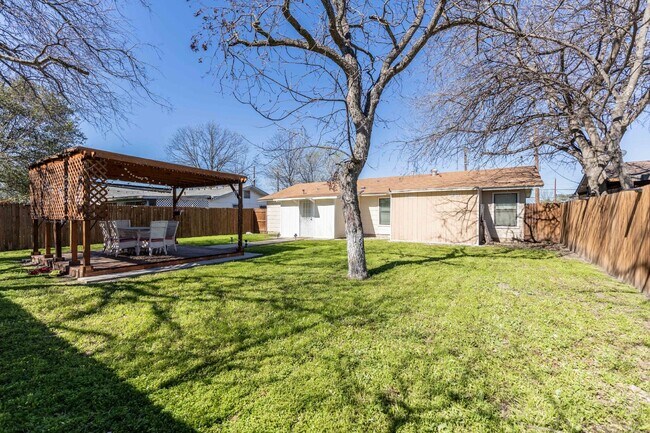 Building Photo - 8016 Landing Ave
