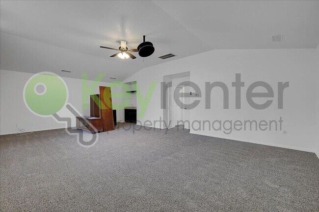 Building Photo - 1330 Kingswood Dr