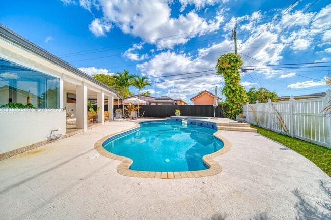 Building Photo - 10520 SW 46th Terrace