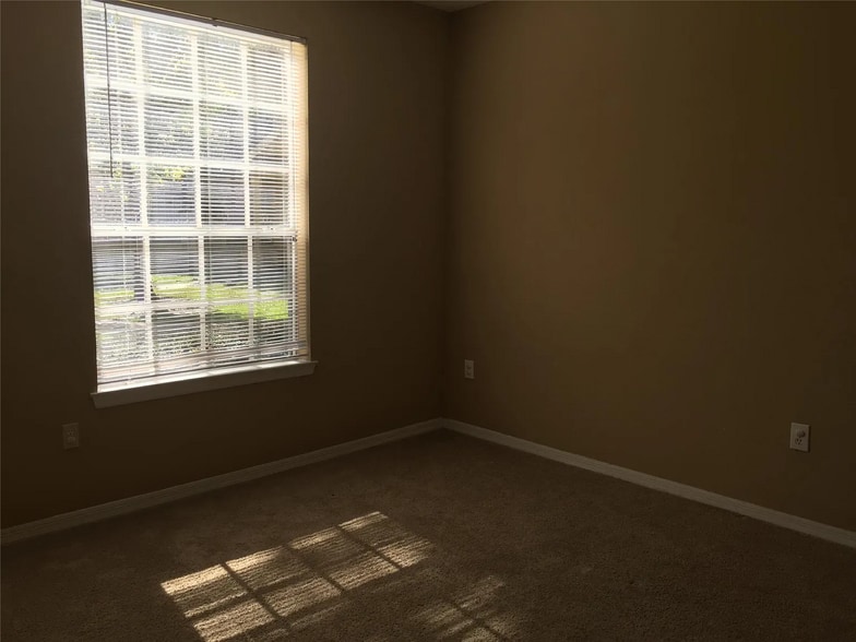 Building Photo - 860 Grand Regency Pointe