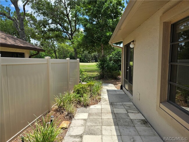 Building Photo - 87 Golfview Dr