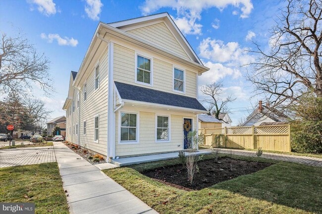 Building Photo - 607 North St