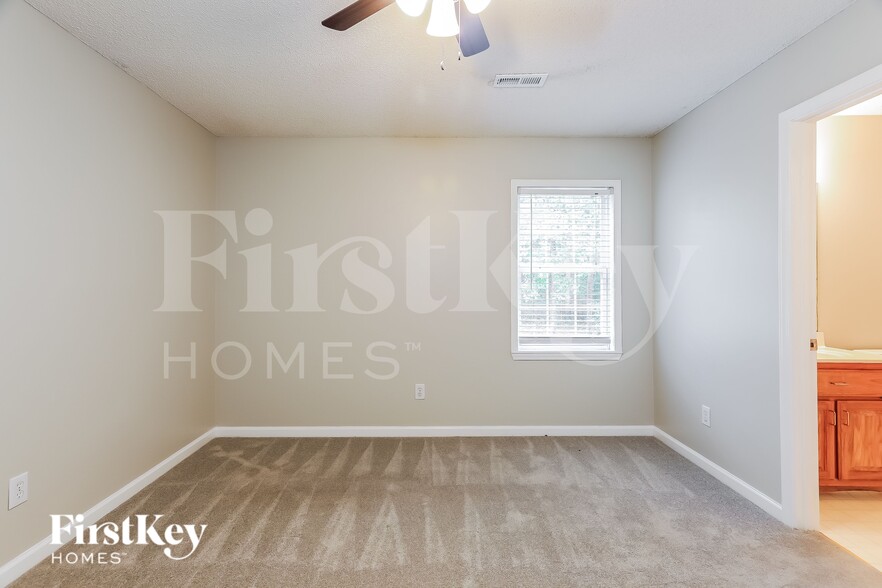 Building Photo - 6201 Windsor Ln