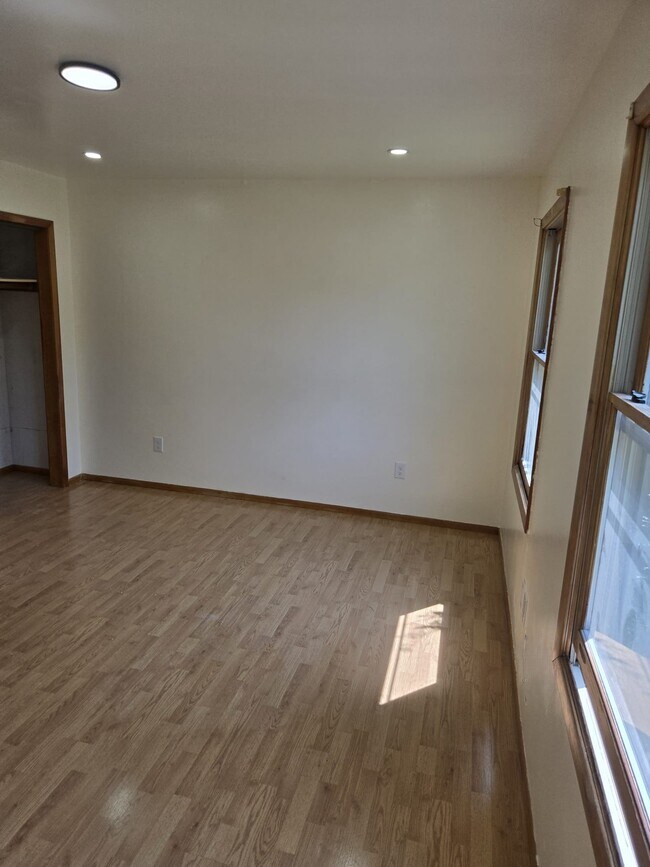 Building Photo - 195 Edgemere Ct