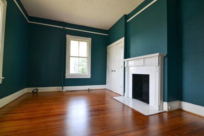 Building Photo - 470 Rivermont, Unit 1
