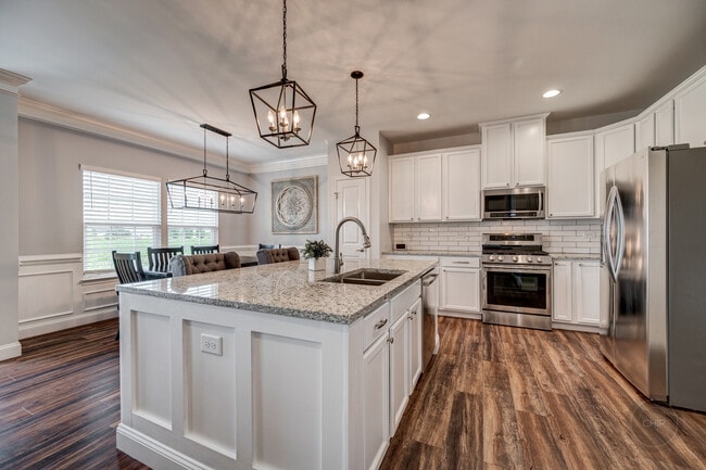 Building Photo - 12919 White Pine Way