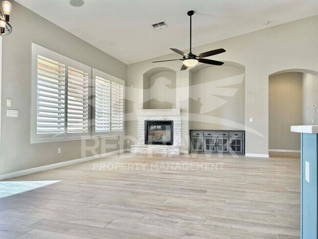 Building Photo - 863 W Bluebird Dr