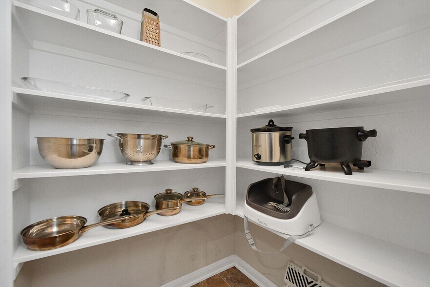 Building Photo - 18407 Early Grn Trl