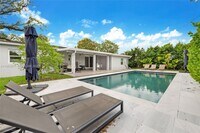 Building Photo - 7235 SW 39th St