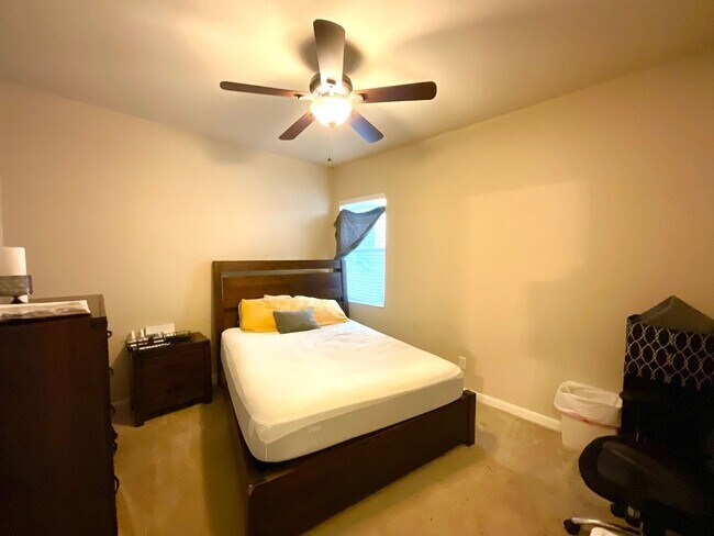 Building Photo - *COMING SOON* Modern Home with Fenced Backyard, Community Pool & Playground!