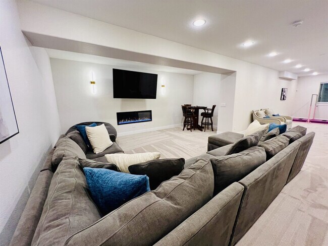 Building Photo - 15557 W 95th Ave