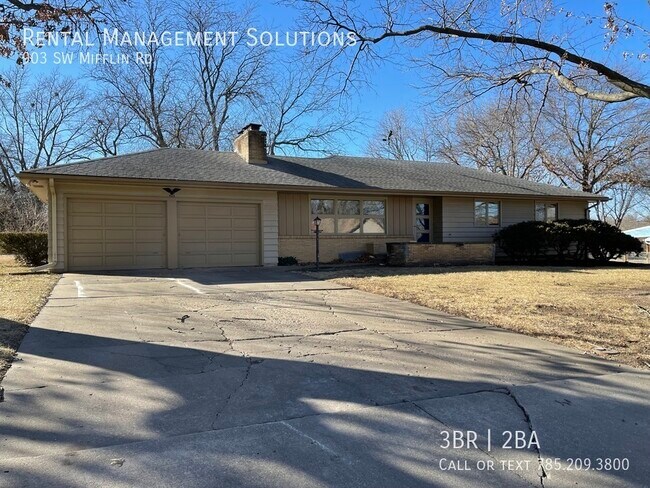 Primary Photo - *RETRO KITCHEN & HUGE BASEMENT* 903 SW Mif...