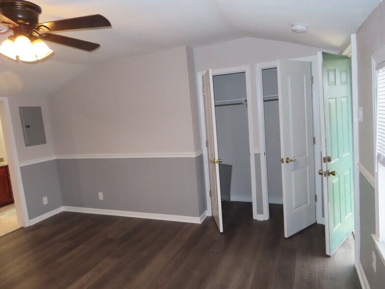 Building Photo - 15091 Fort Campbell Blvd