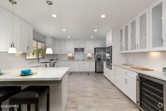 Building Photo - 4614 S Kachina Dr
