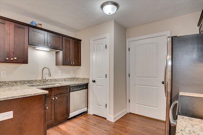 Building Photo - 733 Leela Ct