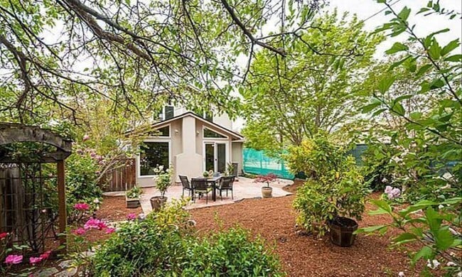 Building Photo - 2961 South Ct