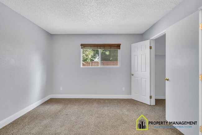 Building Photo - Remodeled 4-Bedroom Retreat with Large Backyard