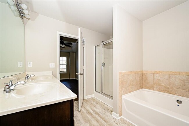 Building Photo - 2347 Castle Keep Way