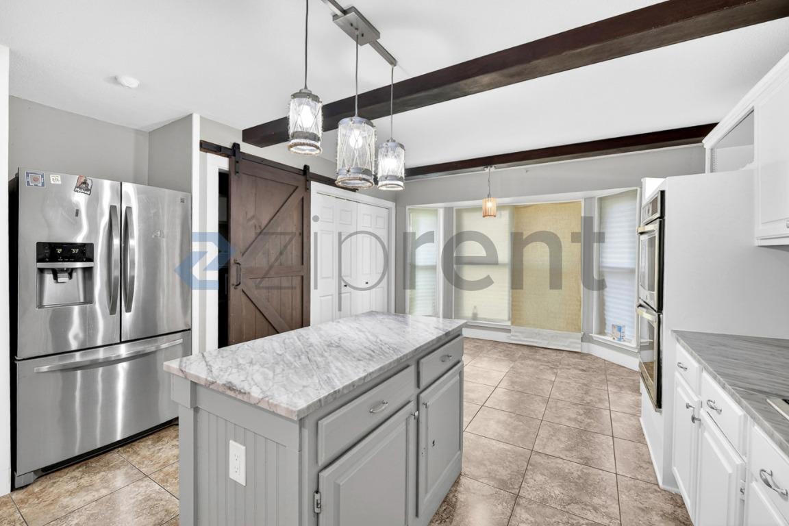 Building Photo - 3817 Dutton Dr