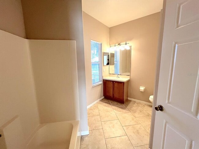 Building Photo - 7 Zither Ct