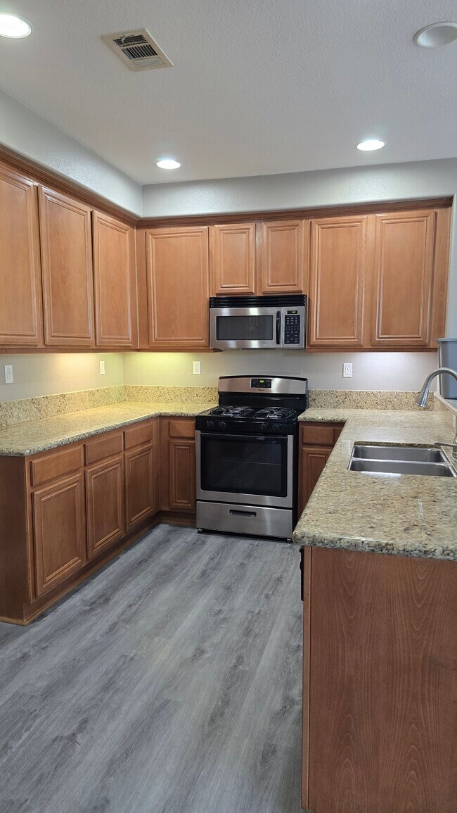 Building Photo - 12267 Chantrelle Dr