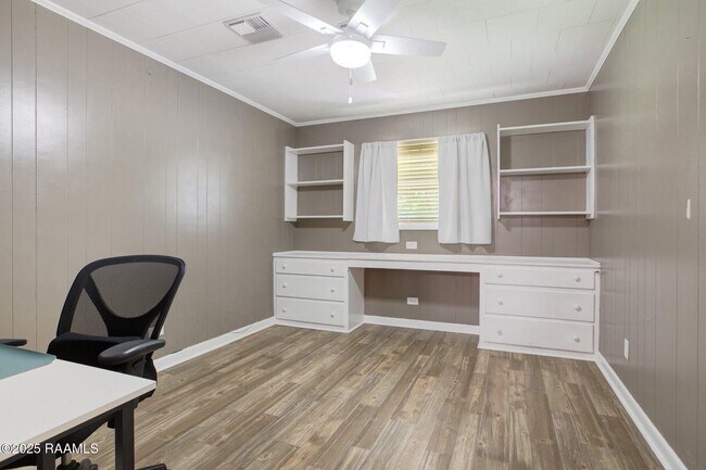 Building Photo - 681 Emar Dr