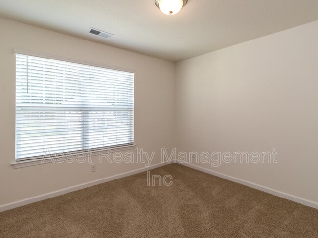 Building Photo - 4831 Birchcrest Ln