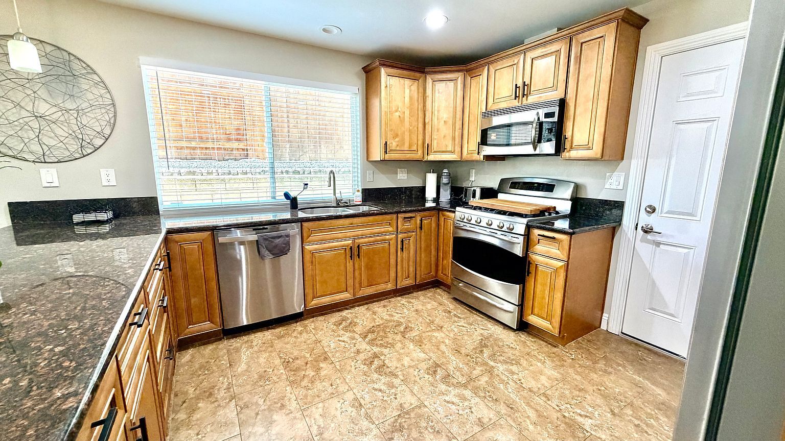Building Photo - 2149 Merlyn Pl