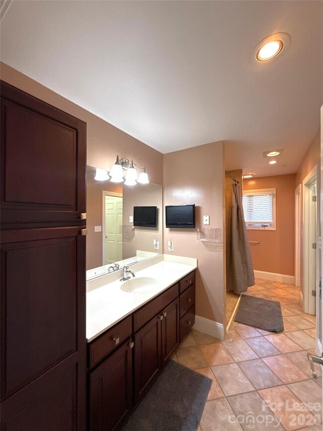 Building Photo - 14009 Thompson Rd