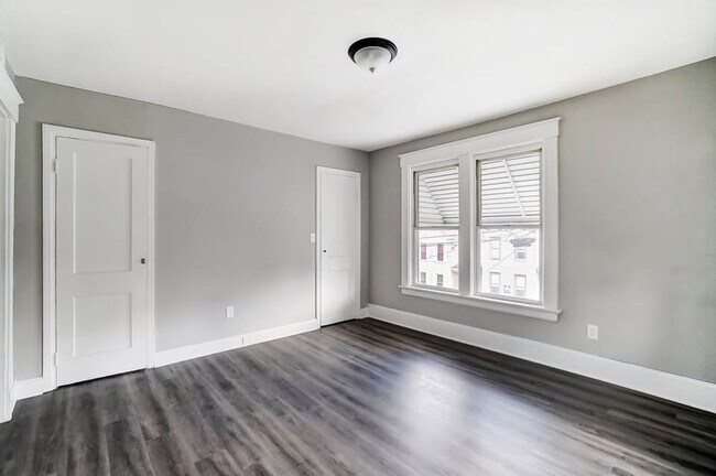 Building Photo - Updated 3 Bed 1 Bath in Price Hill!