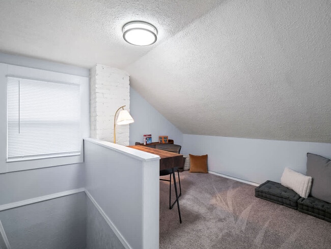 Building Photo - 2010 Chesterland Ave