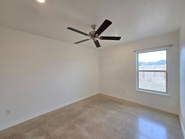 Building Photo - RENT SPECIAL - NEW IN MANAGEMENT - AVAILABLE NOW!