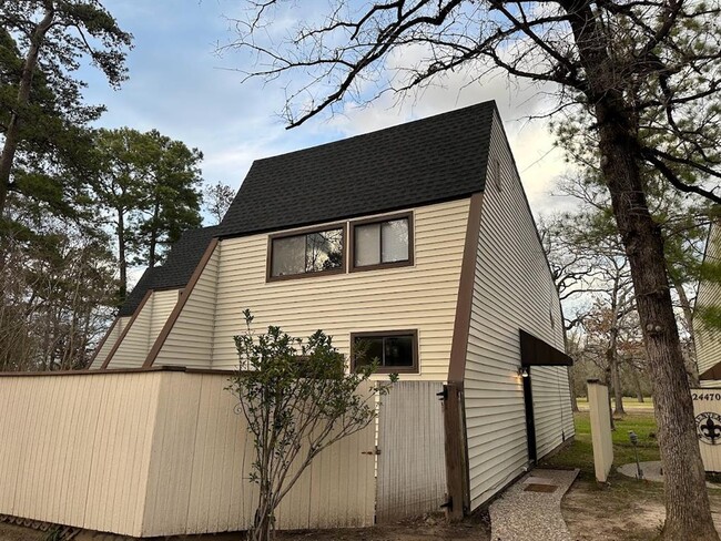 Building Photo - 24468 Country Clb Dr