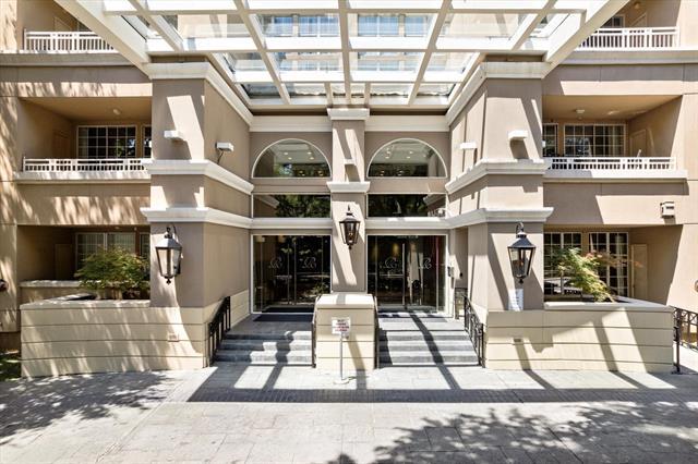 Building Photo - 3225 Turtle Creek Blvd