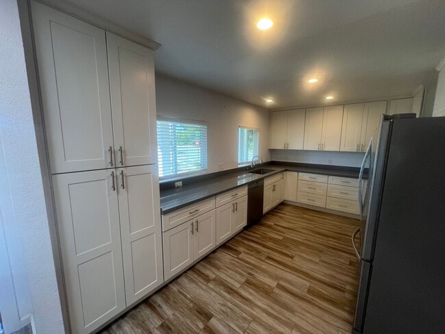 Building Photo - 880 San Mateo Ct