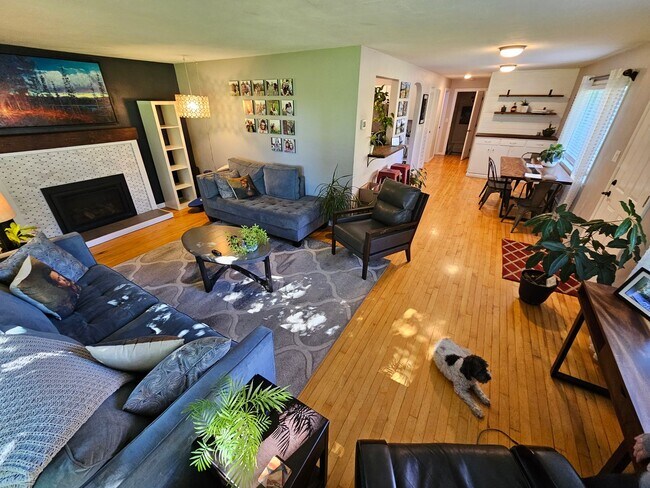 Building Photo - Target Range Single Family Home - 3bdrm (+bonus), 2bath, great yard, garage.  Summer Rental