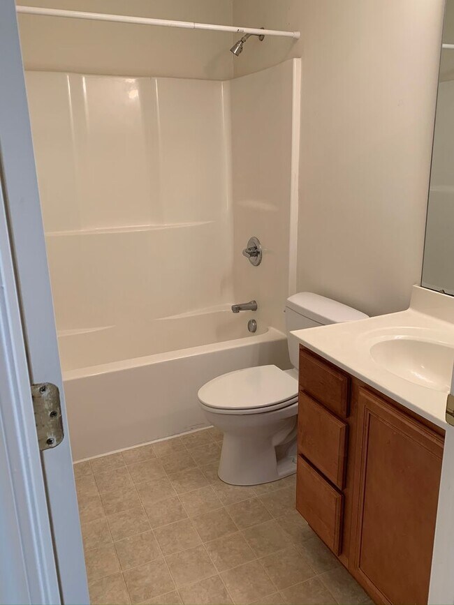 Building Photo - 173 Clusters Cir